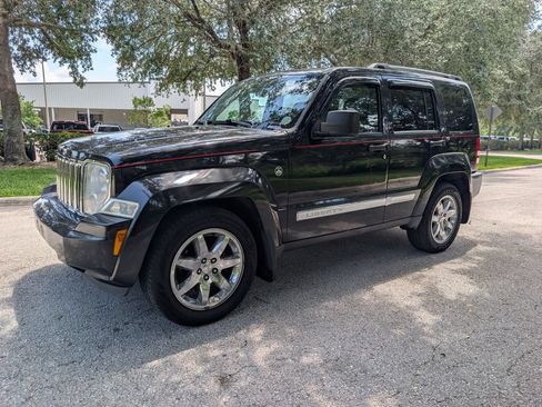 Used 2010 Jeep Liberty Limited w/ Tire & Wheel Group AWD/4WD image 3