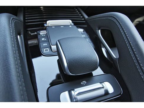 Used 2025 Mercedes-Benz GLS 450 4MATIC image 25