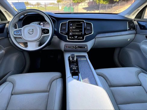 Used 2022 Volvo XC90 T8 Inscription w/ Advanced Package AWD/4WD image 18
