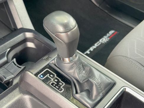 Used 2018 Toyota Tacoma TRD Off-Road w/ Technology Package RWD image 21