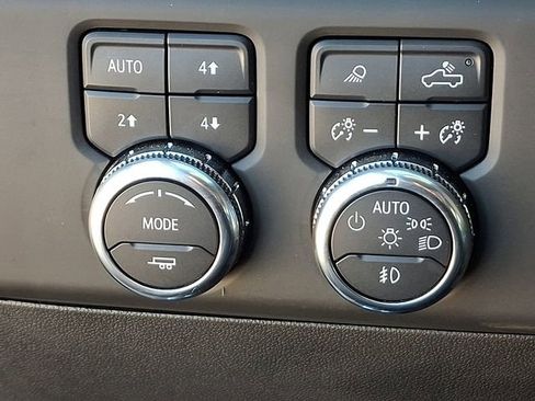 Used 2025 GMC Sierra 3500 Denali w/ Technology Package image 25