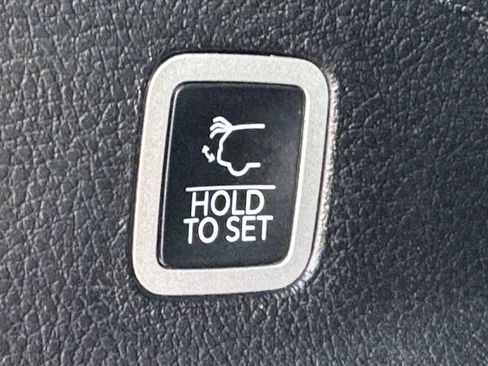 Used 2023 Jeep Wagoneer L Series II image 33