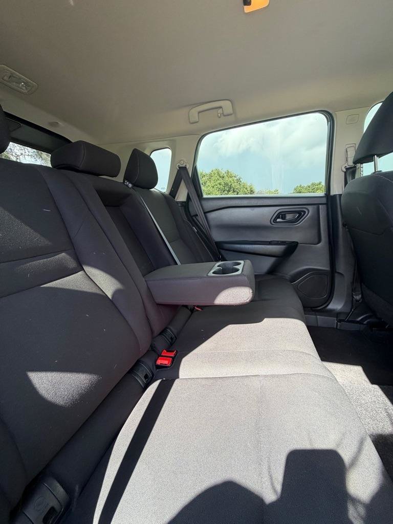 Used 2024 Nissan Rogue S FWD image 17