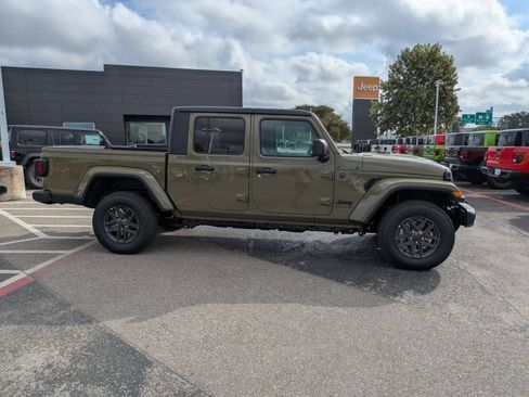 New 2025 Jeep Gladiator Sport AWD/4WD image 6