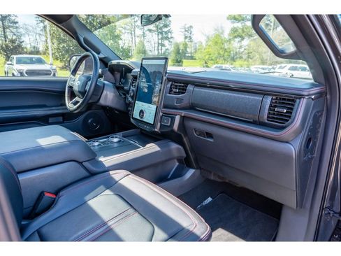 Used 2024 Ford Expedition Limited image 19