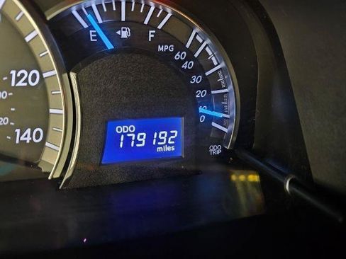 Used 2014 Toyota Camry SE FWD image 14