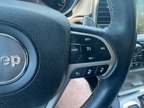 Used 2017 Jeep Grand Cherokee Overland w/ Jeep Active Safety Group AWD/4WD image 15
