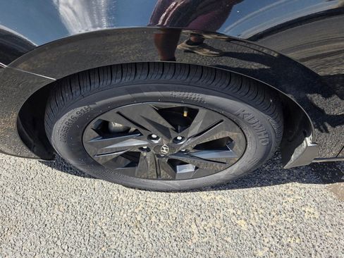 Used 2022 Hyundai Elantra SEL FWD image 16