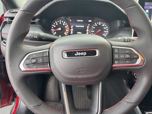 Used 2025 Jeep Compass Trailhawk AWD/4WD image 13