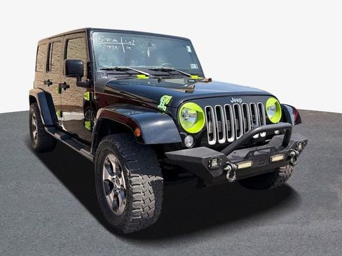 Used 2017 Jeep Wrangler Unlimited Sahara AWD/4WD image 4