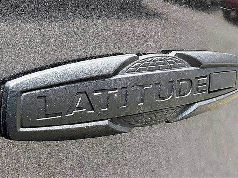 Used 2020 Jeep Cherokee Latitude Plus w/ Cold Weather Group AWD/4WD image 24