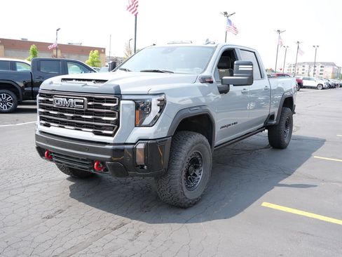 Used 2024 GMC Sierra 2500 AT4X AWD/4WD image 4