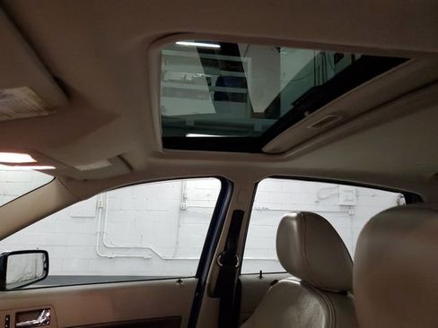 Used 2010 Ford Focus SEL image 23