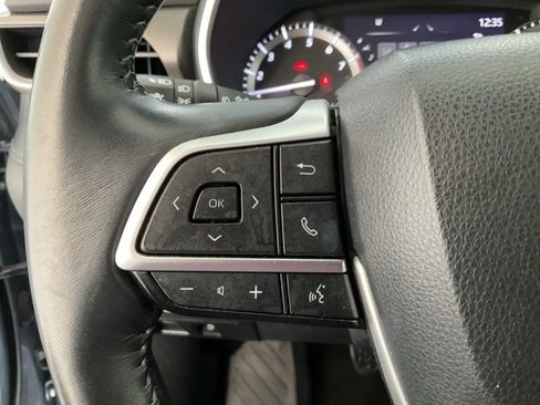 Used 2022 Toyota Highlander XLE image 11