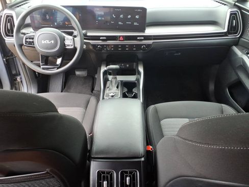 Used 2025 Kia Sorento LX FWD image 7
