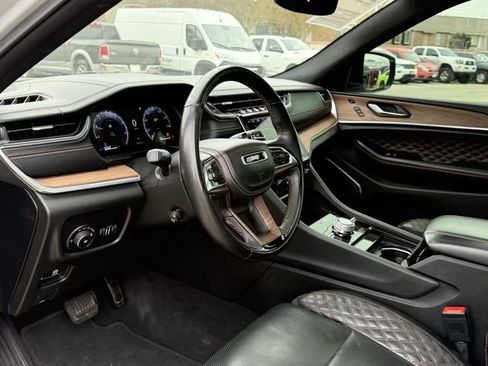 Used 2022 Jeep Grand Cherokee L Summit w/ Luxury Tech Group V image 15