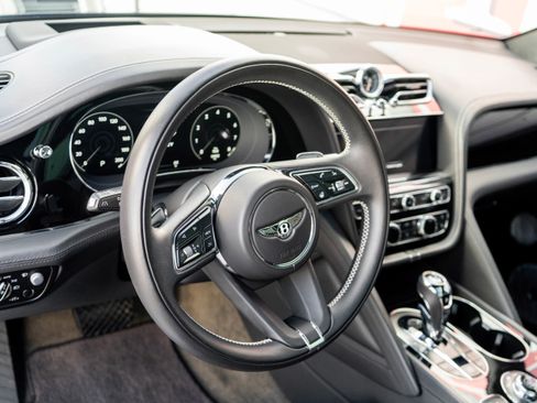 Used 2022 Bentley Bentayga image 17
