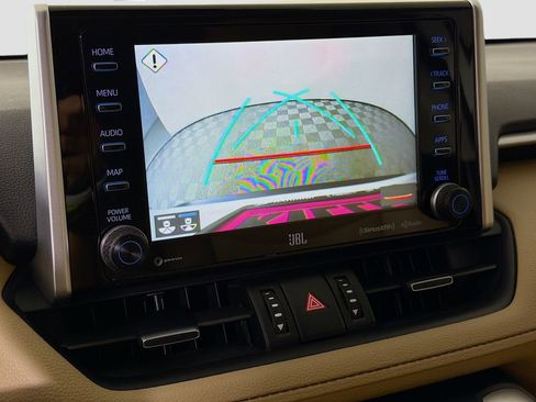 Used 2021 Toyota RAV4 Limited image 19