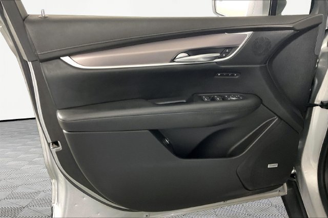 Used 2018 Cadillac XT5 Premium Luxury FWD image 16