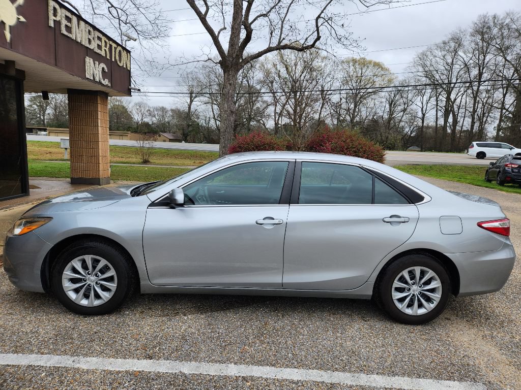 Used 2016 Toyota Camry LE FWD image 6