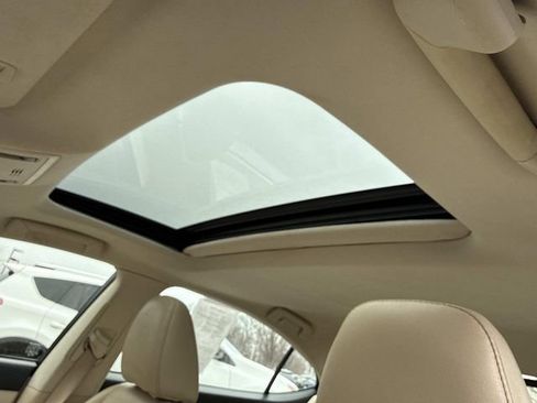 Used 2013 Lexus ES 300h w/ Luxury Pkg image 16