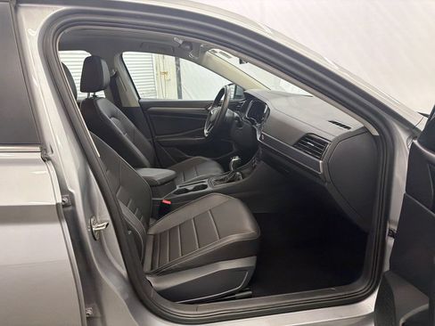 Used 2024 Volkswagen Jetta SE FWD image 14