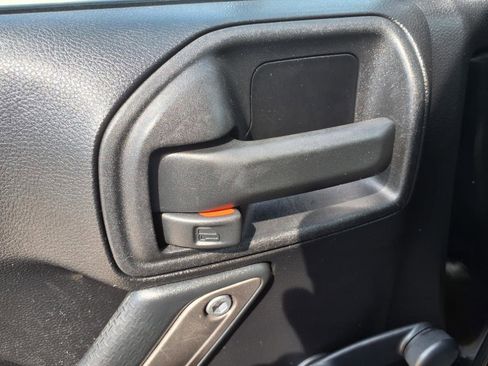 Used 2013 Jeep Wrangler Freedom Edition image 11