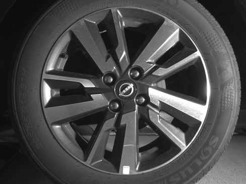 Used 2025 Nissan Versa SV image 14