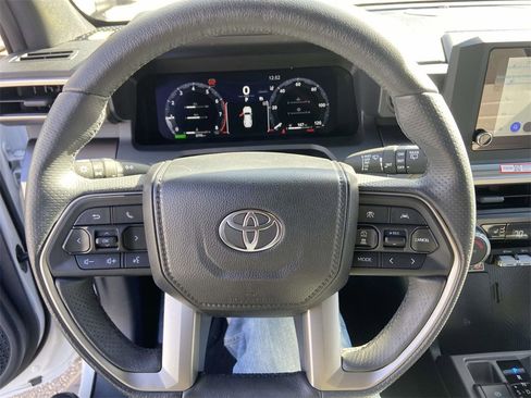Used 2025 Toyota 4Runner TRD Off-Road image 30