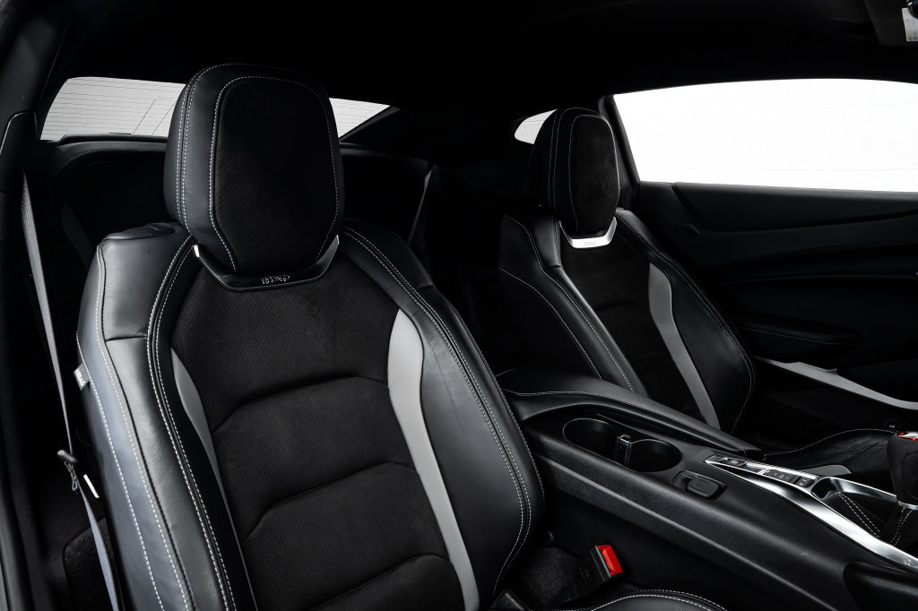 Used 2020 Chevrolet Camaro SS RWD image 35