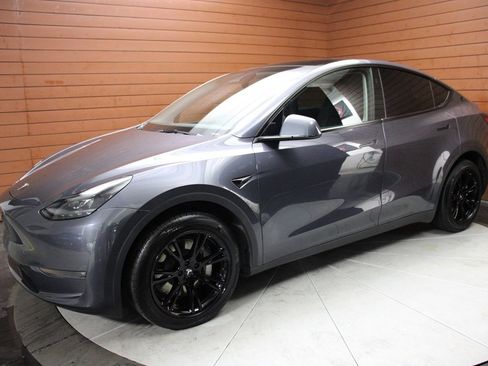 Used 2023 Tesla Model Y Long Range image 35