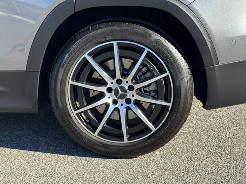 Certified 2025 Mercedes-Benz GLB 35 AMG 4MATIC image 12