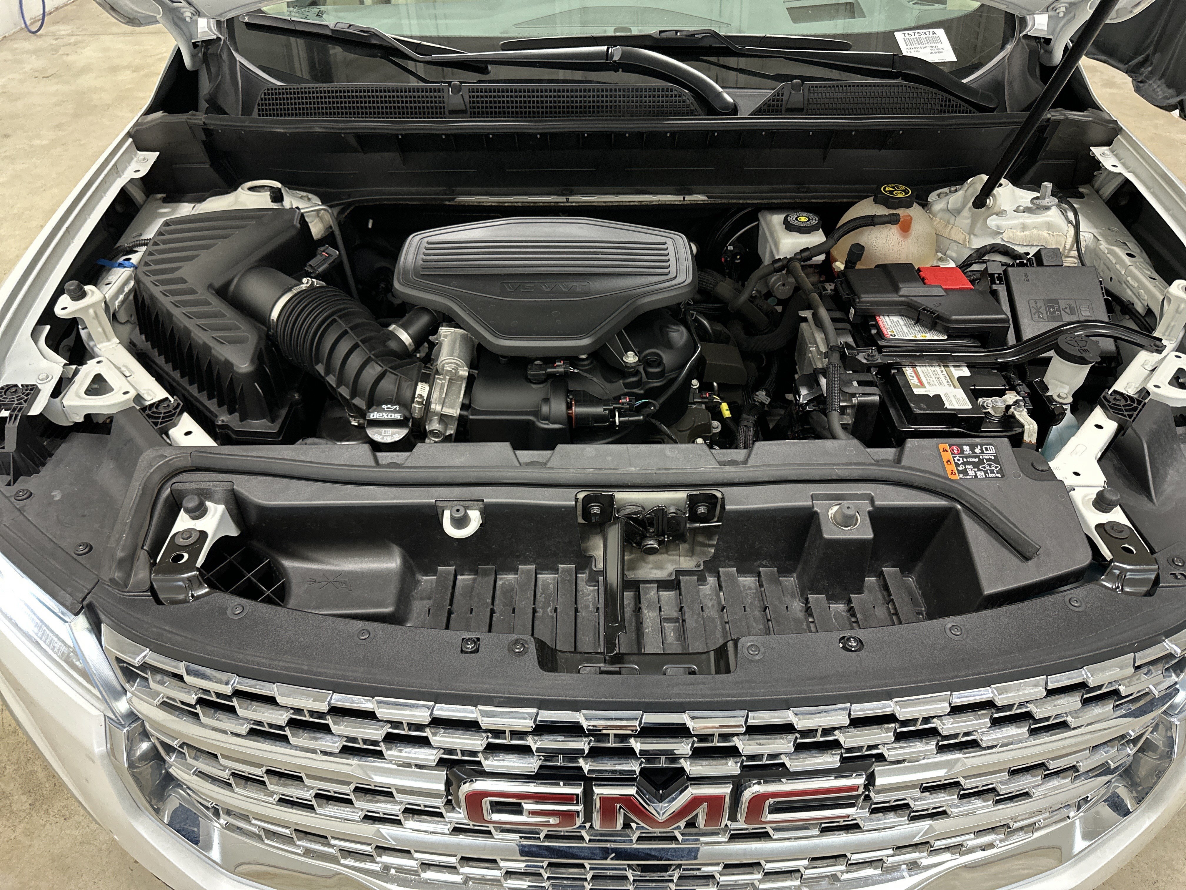 Used 2022 GMC Acadia Denali w/ Denali Ultimate Package AWD/4WD image 5