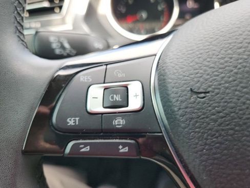 Used 2020 Volkswagen Tiguan SE w/ Panoramic Sunroof Package FWD image 30
