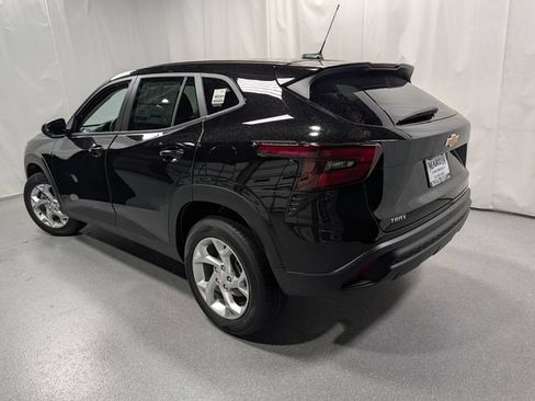 New 2026 Chevrolet Trax LS w/ LS Convenience Package FWD image 5