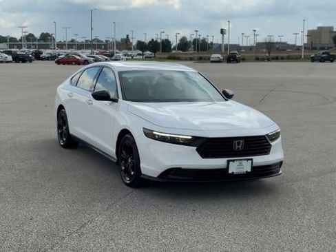 Certified 2025 Honda Accord SE image 3