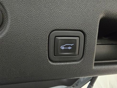 Used 2023 Chevrolet Equinox RS image 35