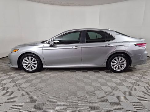 Used 2019 Toyota Camry LE w/ Convenience Package FWD image 6