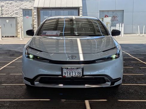 Used 2025 Toyota Prius Plug-In Hybrid FWD image 2