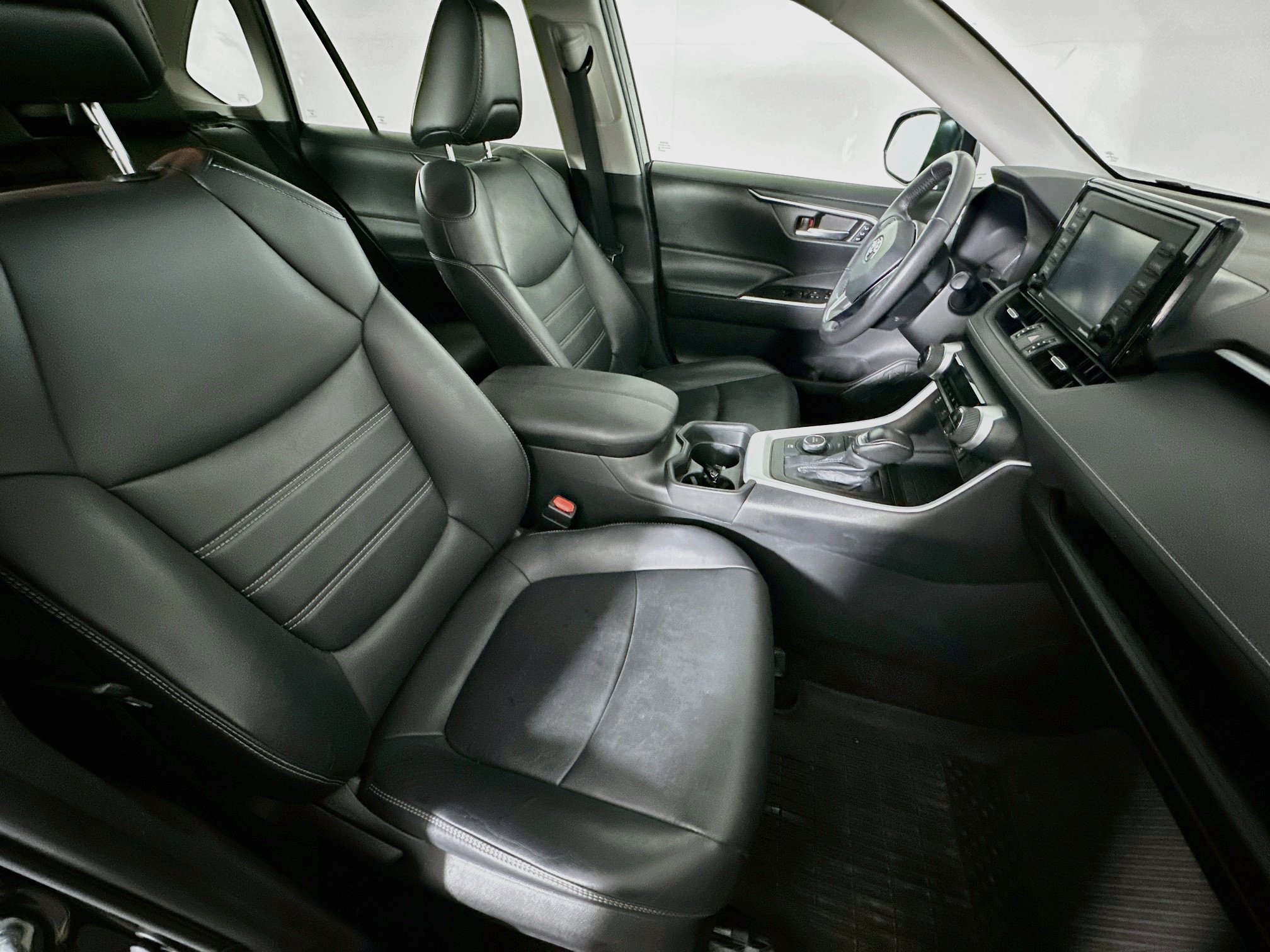 Used 2021 Toyota RAV4 XLE Premium AWD/4WD image 33