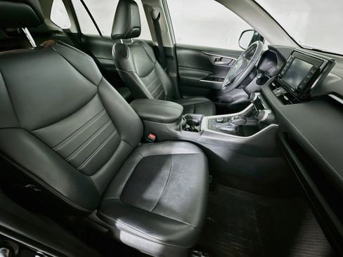 Used 2021 Toyota RAV4 XLE Premium AWD/4WD image 33