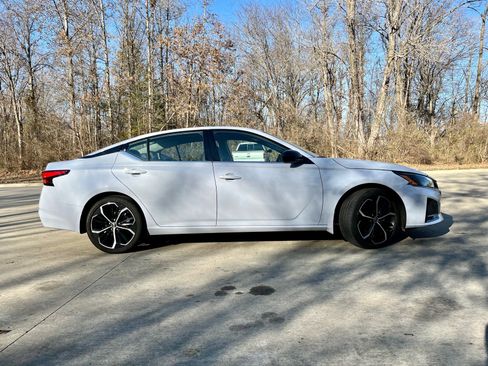 Used 2024 Nissan Altima 2.5 SR image 4