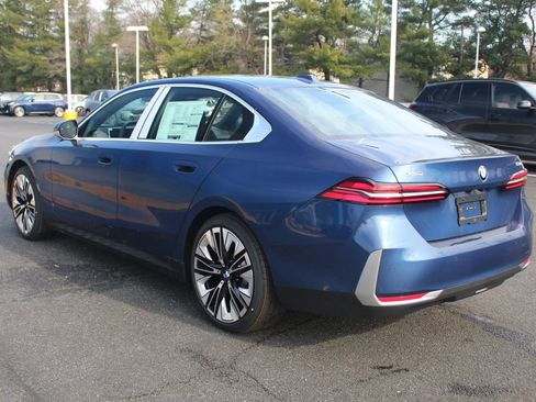 New 2026 BMW 530i xDrive w/ Convenience Package AWD/4WD image 6