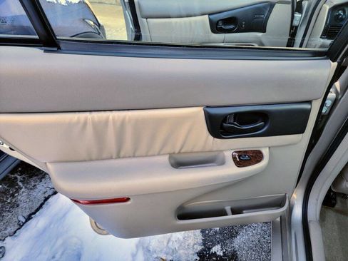 Used 2002 Buick Regal LS w/ LS Premium Pkg image 18