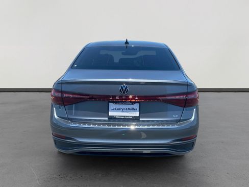New 2025 Volkswagen Jetta SE image 4