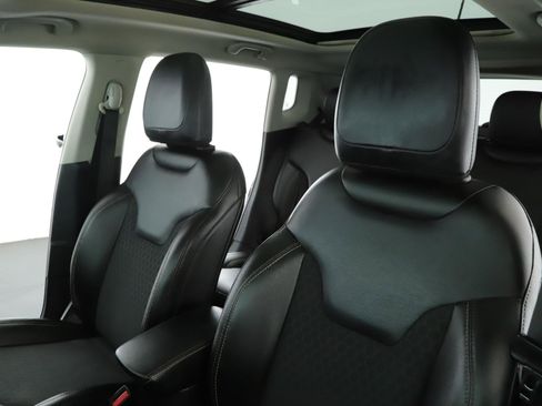 Used 2019 Jeep Compass Latitude w/ Popular Equipment Group image 4