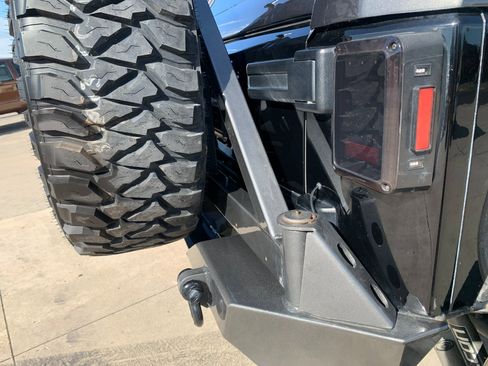 Used 2010 Jeep Wrangler Unlimited Rubicon w/ Dual Top Group image 26