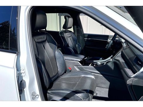 Used 2021 Jeep Grand Cherokee L Overland w/ Luxury Tech Group IV AWD/4WD image 7
