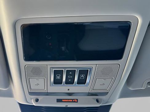 Used 2025 Land Rover Discovery Dynamic SE AWD/4WD image 27