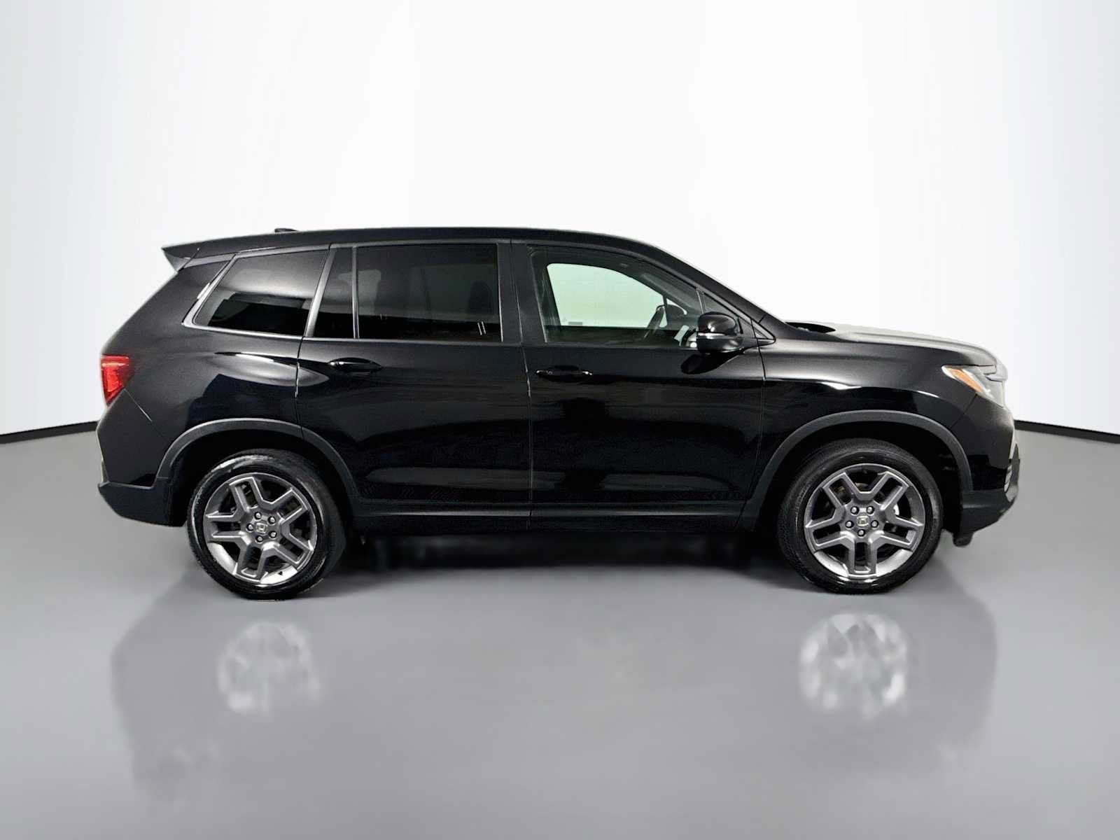 Used 2023 Honda Passport EX-L image 8